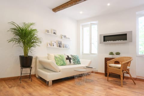 GregBnb - T2 Cosy et design - PARKING INCLUS - WiFi - 15min Gare Apartment in Toulon