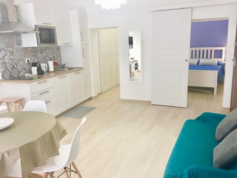 Kitchen or kitchenette, Living room