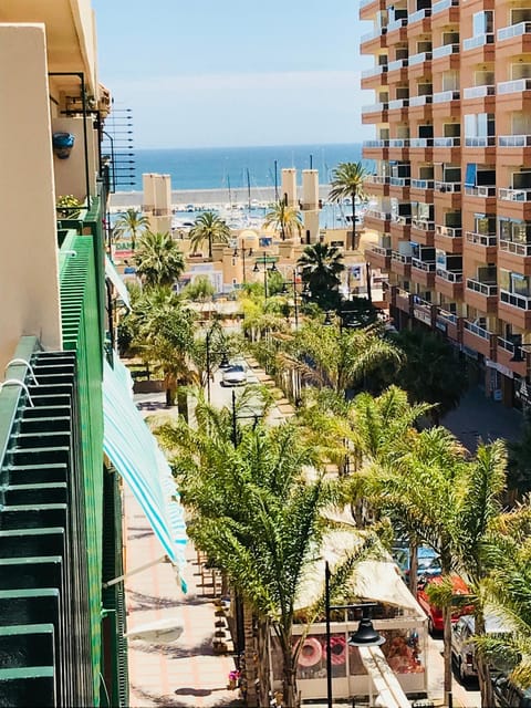 New central 2BR apartment 100m-to-beach free parking Apartment in Fuengirola