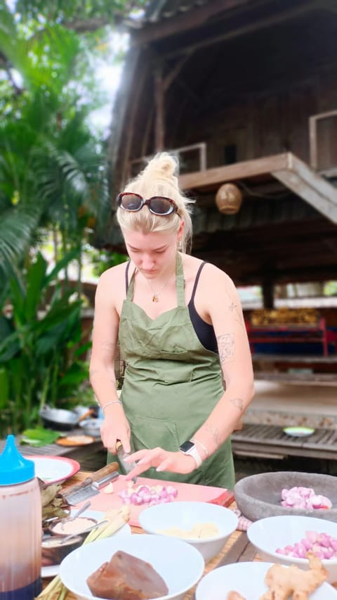 Restaurant/places to eat, Activities