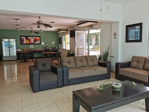 Communal lounge/ TV room, Lobby or reception