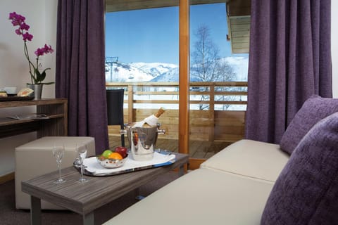 Balcony/Terrace, Seating area, Mountain view