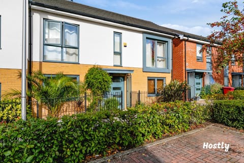 Puffin Way - Comfortable, spacious house with parking Apartment in Reading
