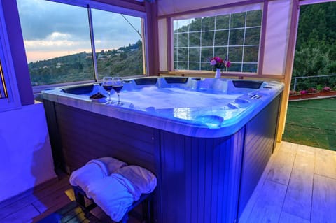 Natural landscape, Hot Tub, Mountain view