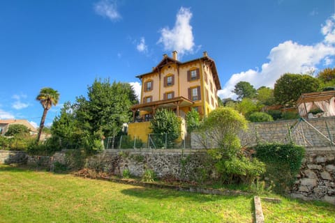 Facade/entrance, Garden, View (from property/room)