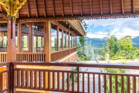Balcony/Terrace, Garden view, Lake view, Mountain view