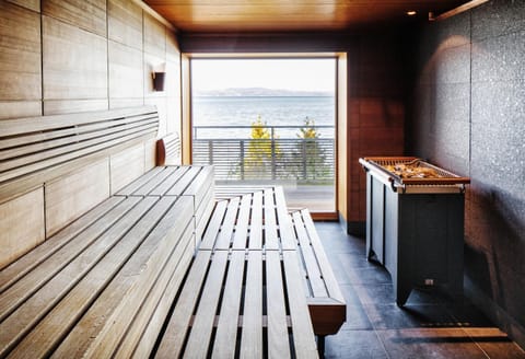 Sauna, Spa and wellness centre/facilities, Lake view