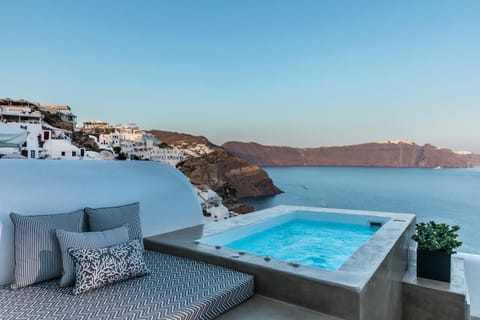 3 Caves by Caldera Houses Chalet in Oia