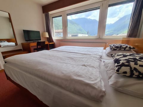 Bed, Photo of the whole room, Bedroom, Mountain view