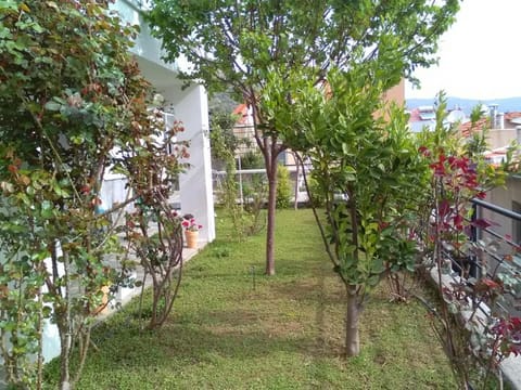 Property building, Garden, Balcony/Terrace