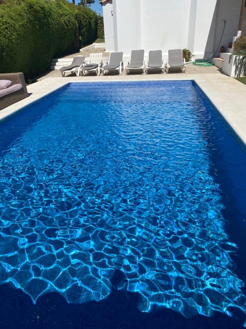 Villa Zen - beautiful private pool-heating option, hot tub, beautiful garden Villa in Olhos de Água