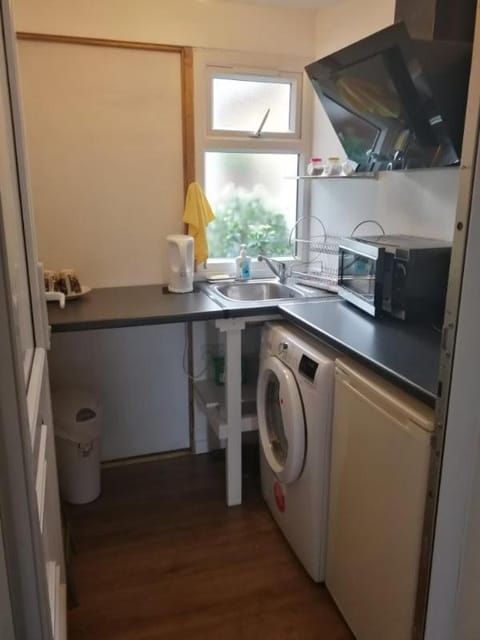 Rest room near to Heathrow Airport Vacation rental in London Borough of Hounslow