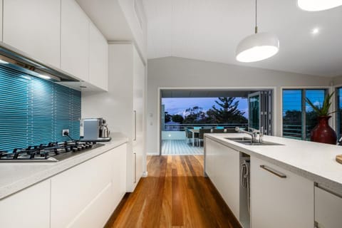Luxury Tropical Haven - Pacific Avenue, Sunshine Beach House in Noosa Heads