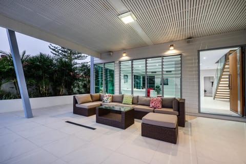 Luxury Tropical Haven - Pacific Avenue, Sunshine Beach House in Noosa Heads