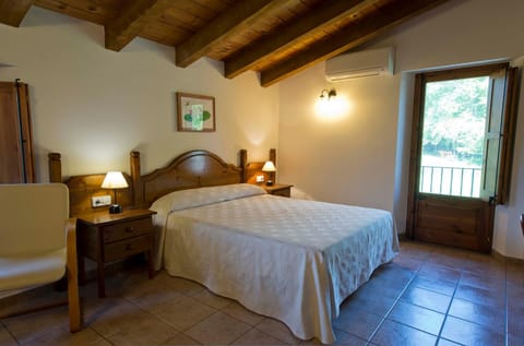 Bed, Photo of the whole room, Decorative detail