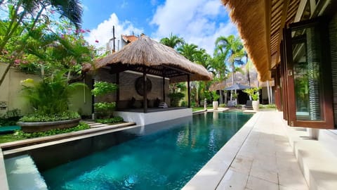 Property building, Day, Garden, Garden view, Pool view, Swimming pool, sunbed