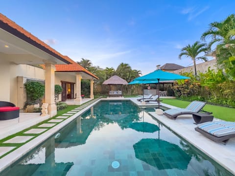 Property building, Day, Natural landscape, Garden, Garden view, Pool view, Swimming pool, sunbed