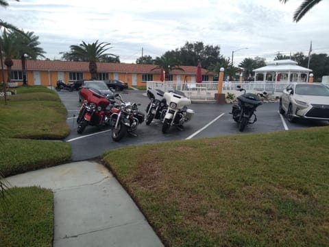 Super Inn Daytona Beach Motel in South Daytona