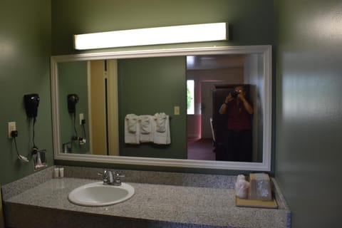 Red Carpet Inn & Suites Culpeper Motel in Shenandoah Valley