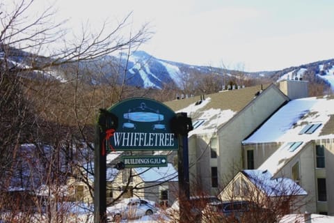Centrally located two bedroom two bathroom Ski home Whiffletree I6 Casa in Mendon