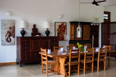 Restaurant/places to eat, Dining area