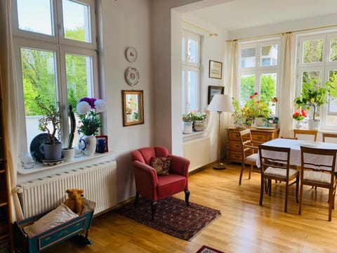 Living room, Decorative detail, Seating area