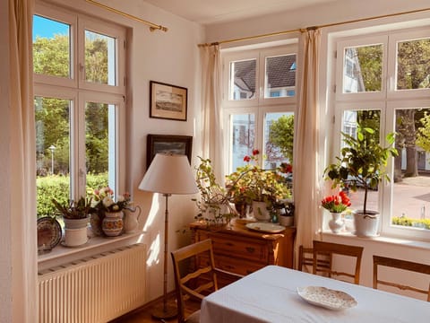 Living room, Photo of the whole room, Seating area