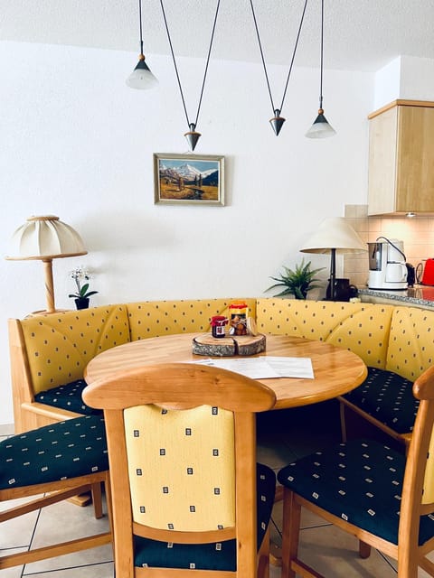 Dining area, kitchen