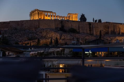 Acropolis Stylish Suite Condo in Athens