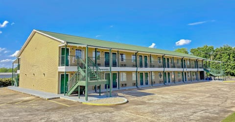 Garden Inn and Suites near Callaway Gardens Pine Mountain Hotel in Pine Mountain