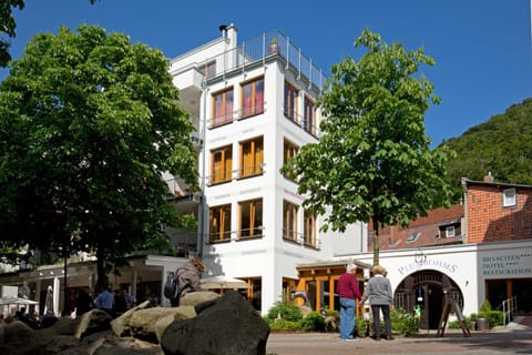 Facade/entrance, Spring, Summer