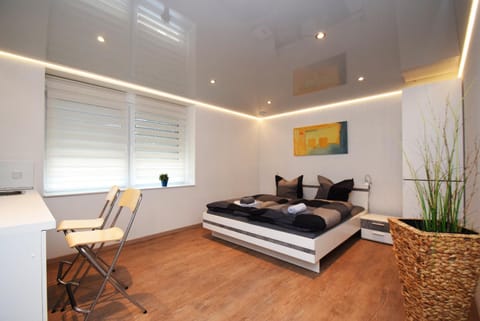 Photo of the whole room, Decorative detail