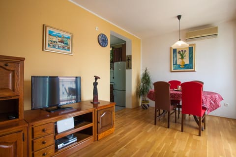 Living room, City view, Sea view