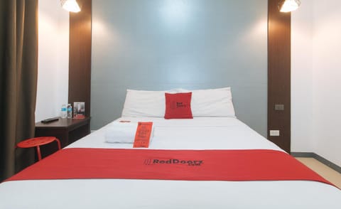 RedDoorz Plus at EDSA Congressional Hotel in Quezon City