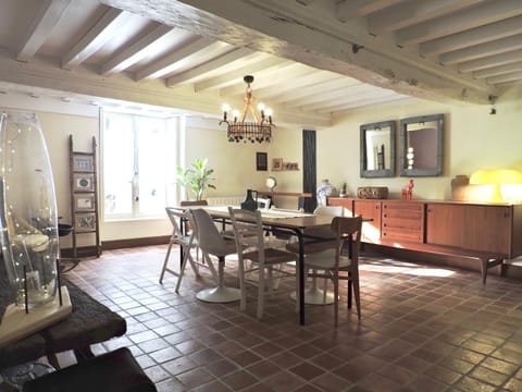 Dining area, Family