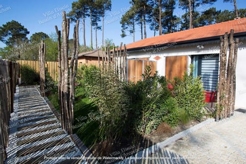 Gite Villa Elisaia location de meublés de tourisme chez l'habitant Condo in Arès