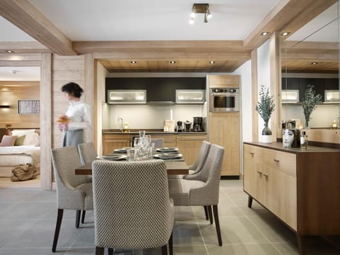 People, Kitchen or kitchenette, Dining area