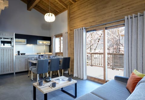 Dining area, kitchen