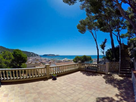 View (from property/room), Balcony/Terrace, Beach, City view, Mountain view, Sea view