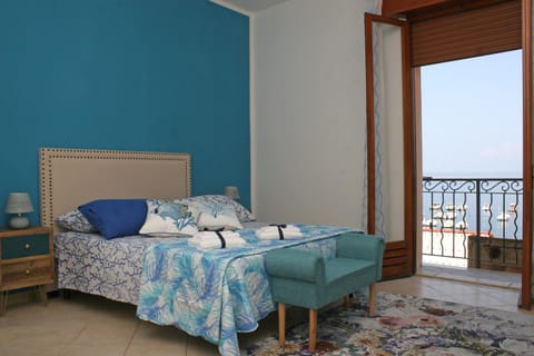 Bed, Balcony/Terrace, Photo of the whole room, Bedroom, Sea view