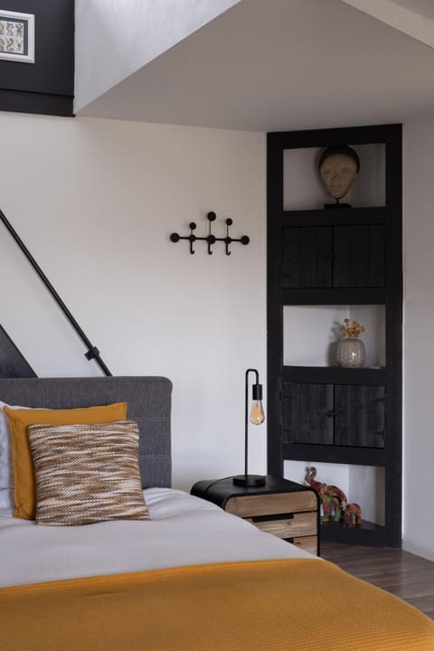 Bed, Decorative detail, Bedroom