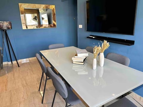 Minutes to the beach, near Convention Centre and free parking Condo in Barcelona