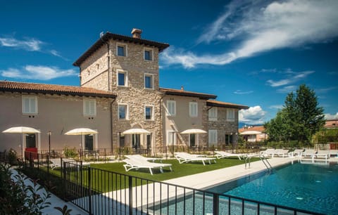 Property building, Swimming pool, Swimming pool