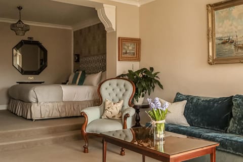 Bed, Living room, Bedroom