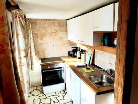 Kitchen or kitchenette, kitchen