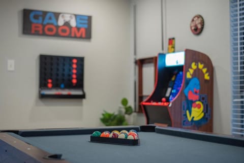 Enchanting Texas Home Pool Gameroom Firepit House in San Antonio