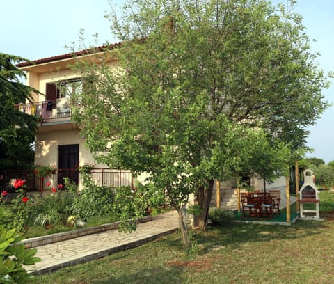 Garden Condo in Pula