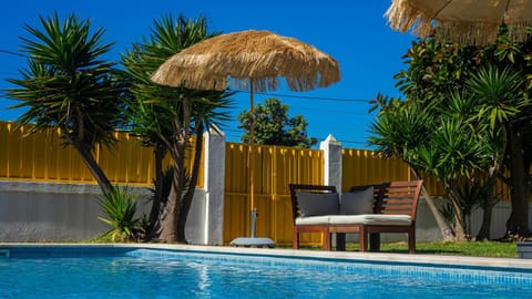 Mr Ziggy's Surfhouse Bed and Breakfast in Costa da Caparica