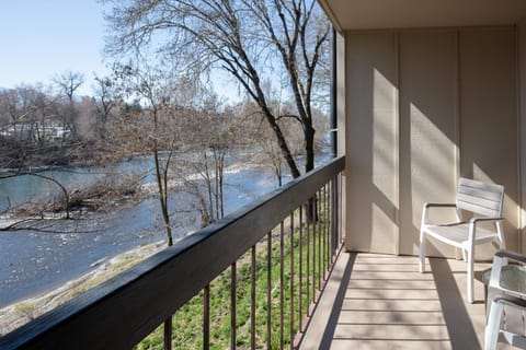 Balcony/Terrace, River view