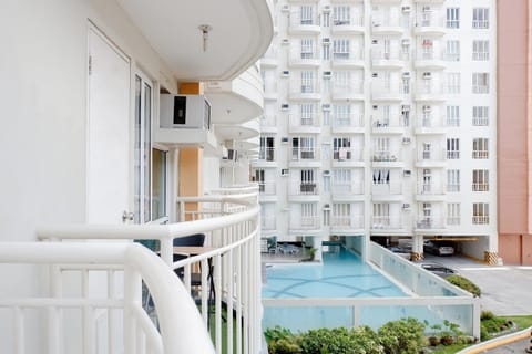 Property building, Balcony/Terrace, Pool view, Swimming pool